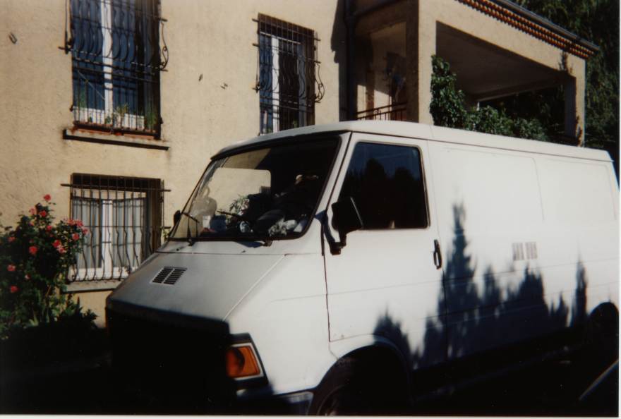 C35 devant la terrasse couverte